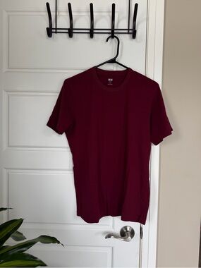 UNIQLO Men's Crew Neck T-Shirt — Burgundy